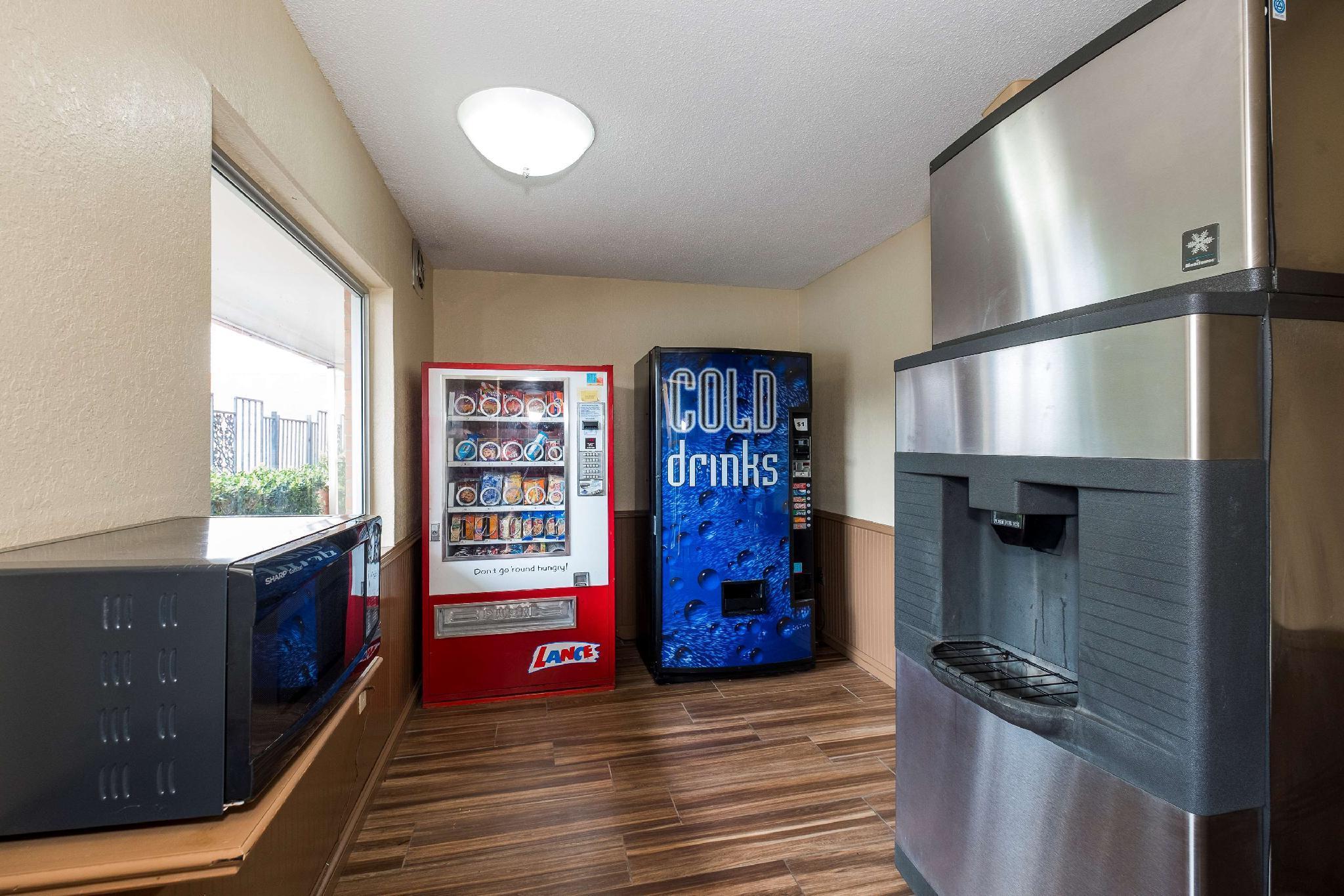 Red Roof Inn Меридиан Екстериор снимка
